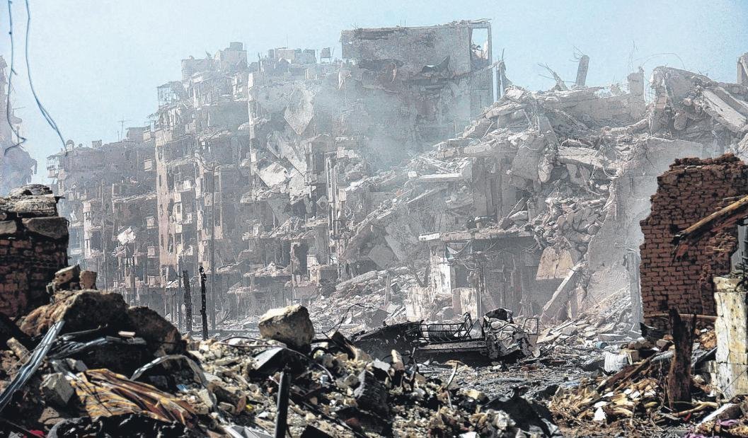 Zerstörtes Wohngebäude nach Bombardierung